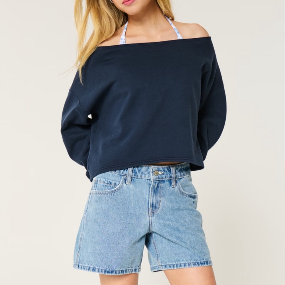 Low-Rise Medium Wash Baggy Jean Shorts Hollister Size 2
